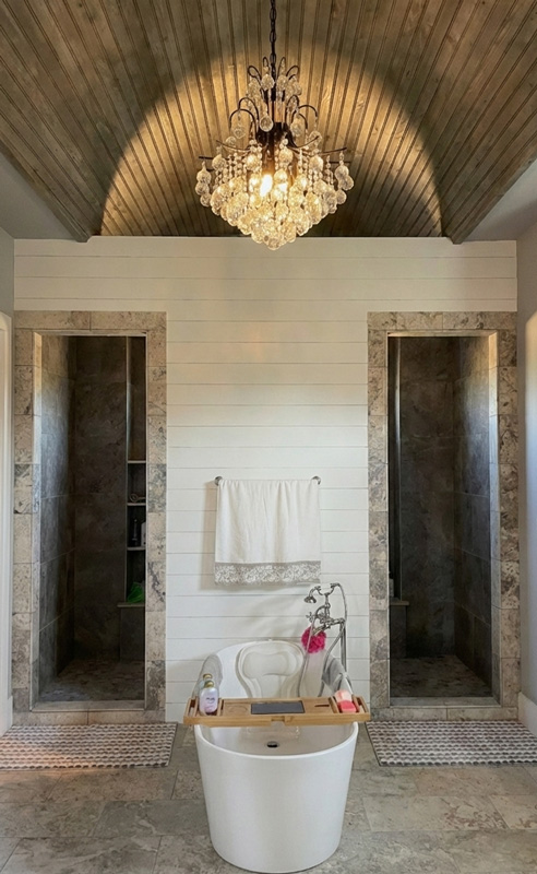 Primary bath with arched ceiling in L'esprit